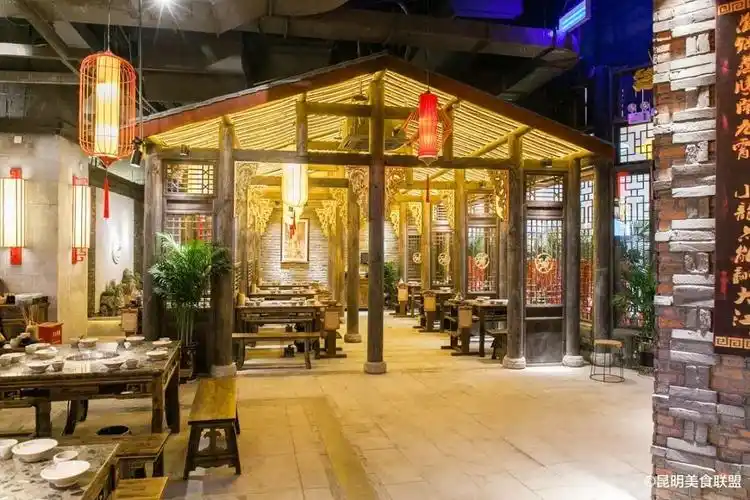 小龙坎居然在世纪城开了一家龙门客栈怕是又要排队2小时的节奏