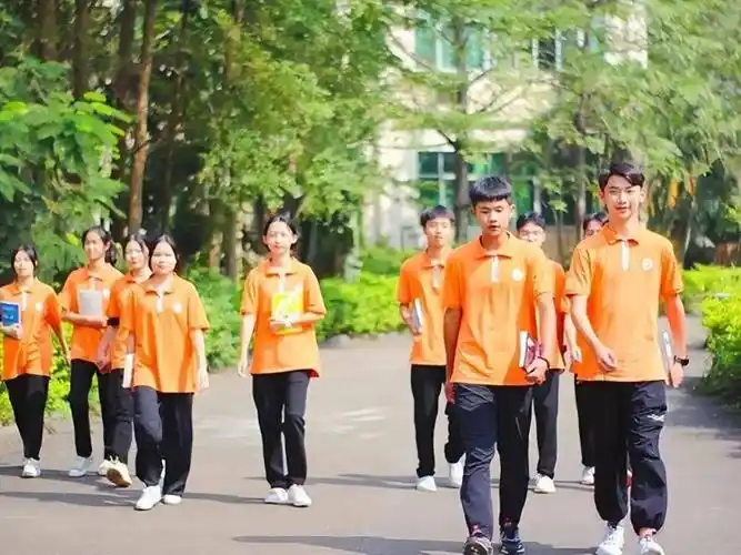 广东初中毕业学计算机去哪个学校-广东学互联网最好技校-广东技校排名