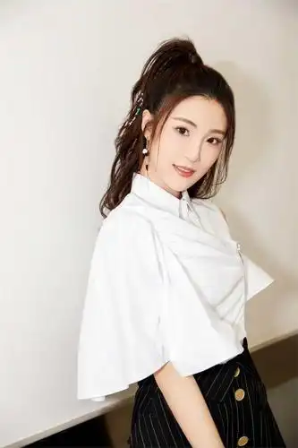 刘江新作《老酒馆》双卫视将播 张可盈化身"活兽"浑身是响- 娱乐八卦_