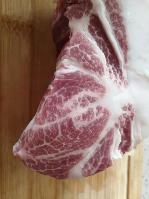 没有买到合适的五花肉但想吃心切,就买了一块梅花肉冲数!