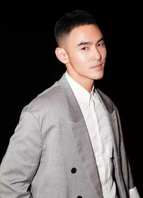 具备这两种发际线,想要当帅哥也不是问题