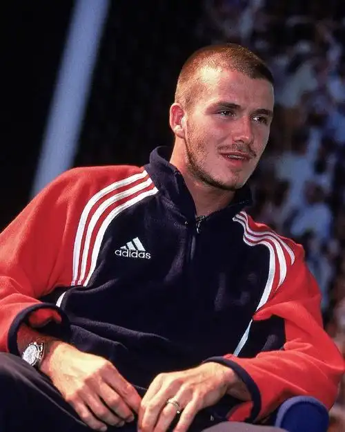 92感谢照相机的发明,99让人不至于为错过年轻的贝克汉姆而遗憾