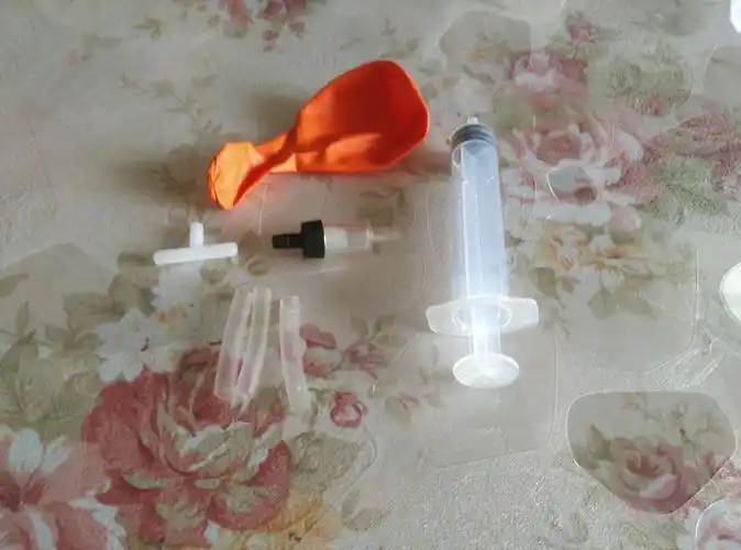 八(3)班李思睿物理周末实验——自制打气筒.