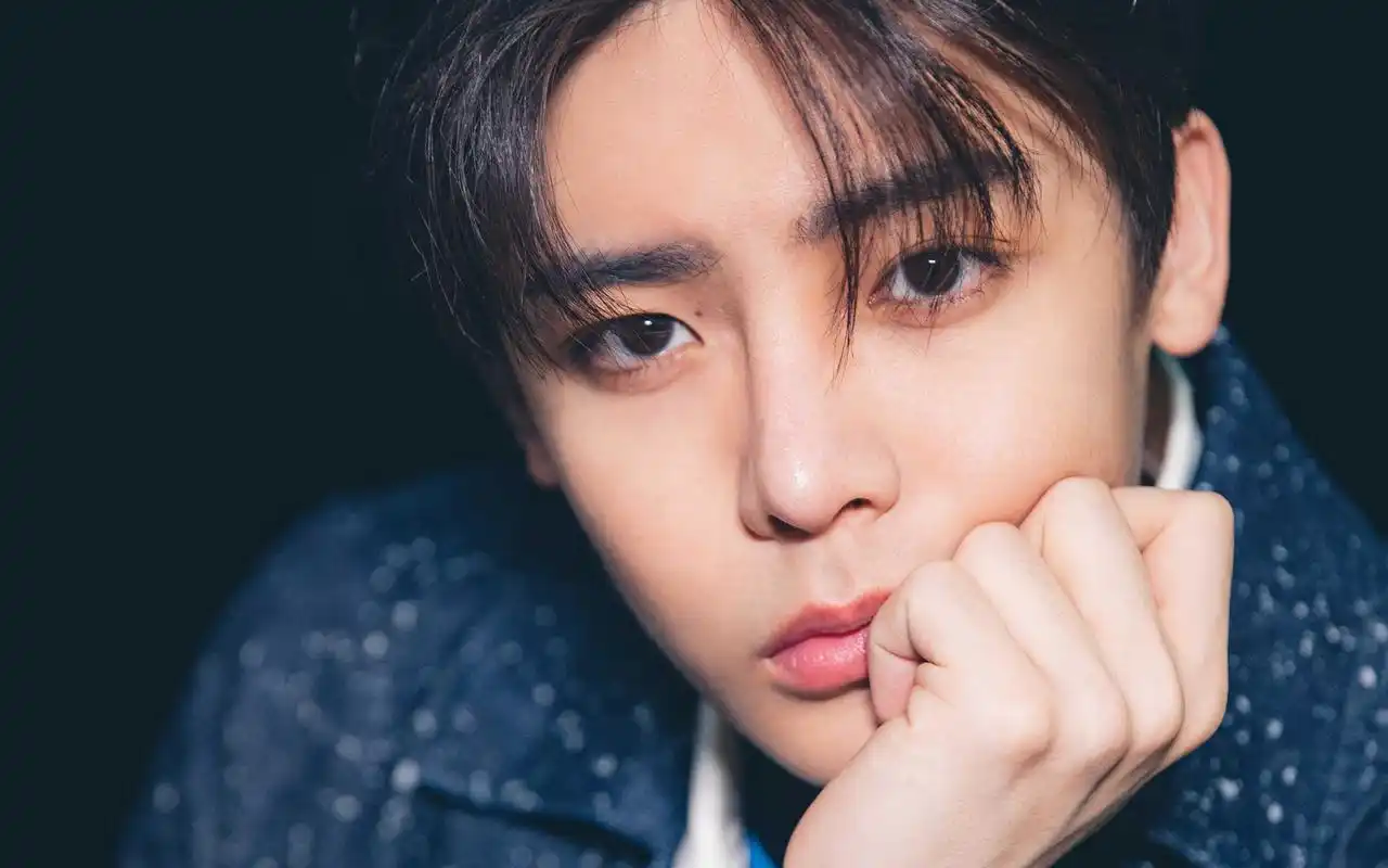 侯明昊帅气写真高清桌面壁纸