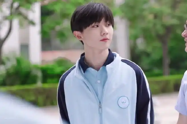 郑州47中宣传片#限定男高中生马嘉祺9615穿着校服漫步在校园里 在