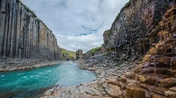 冰岛小众景点"眼泪之谷",人少景美的宝藏地,遗落人间的一滩泪珠