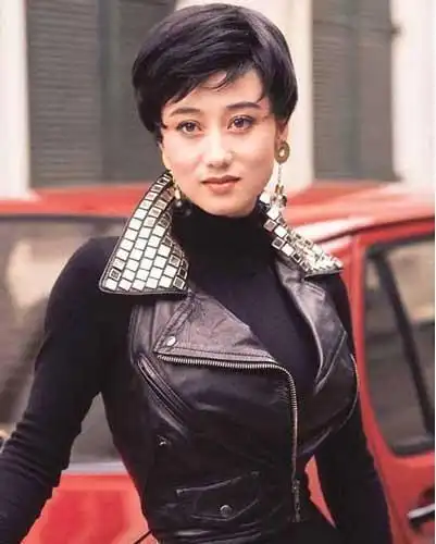 看过李连杰老婆 才知道什么叫做"肤白貌美腰细"