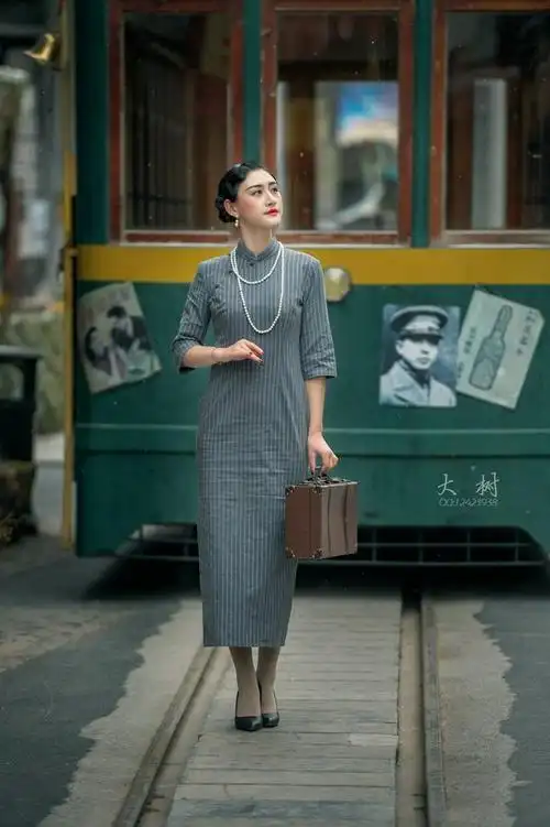 民国风的服饰,散发着典雅,高贵