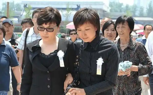 回顾主持人李瑞英26岁结婚工作28年零失误对儿子有愧疚有欣慰