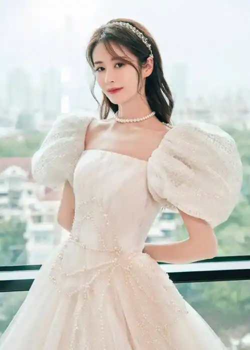 接连得罪黄圣依和杨幂后,与老公aa婚姻的颖儿,还有出路吗?