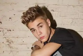 这个发型怎么弄出来,谢谢