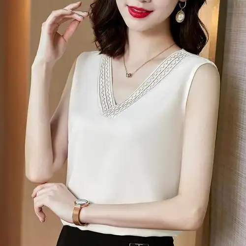 金项链和金吊坠应怎么搭配衣服更好看