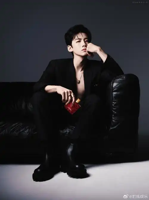 白敬亭真空露胸肌