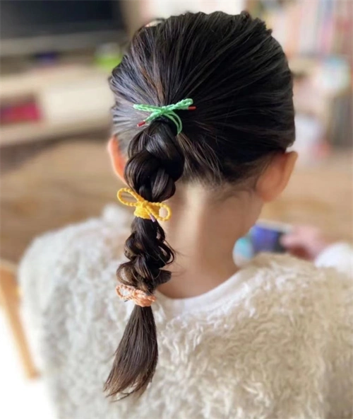 2-6岁小女孩适合的发型推荐,这款新颖的锥子盘发,尽显甜美俏皮.