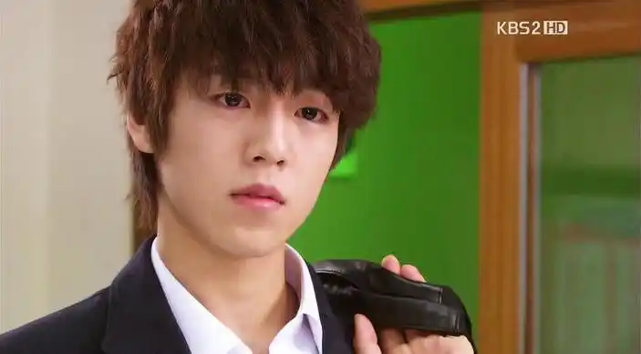 p>李玹雨,1993年3月23日出生于 a target="_blank" href="/item/韩国