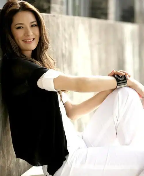 中国内地第一美女,和导演老公离婚,为了女儿43岁至今不婚