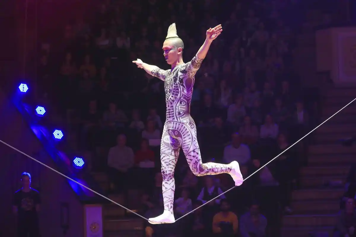 第二届明斯克国际杂技艺术节开幕_表演