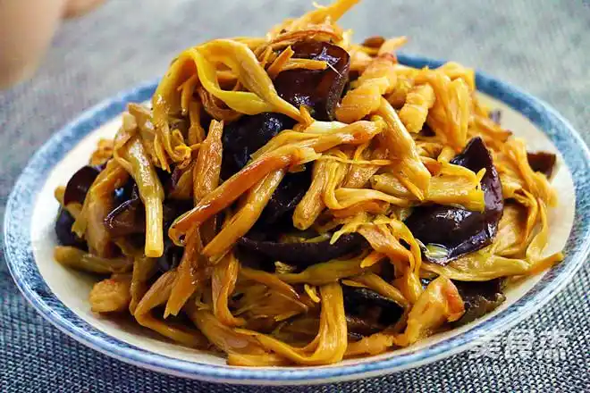 黄花菜木耳炒肉