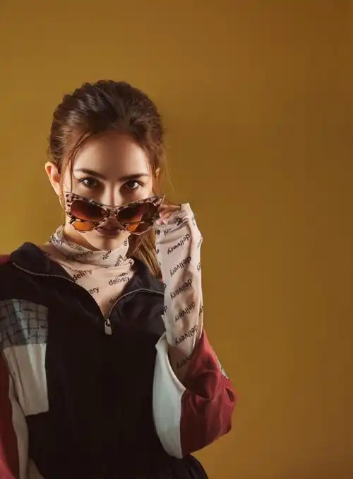 昆凌最新性感写真照图片