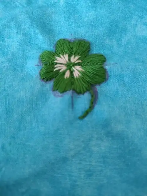 四叶草也绣好了#手工刺绣  #我的手工日常  #diy手工刺绣