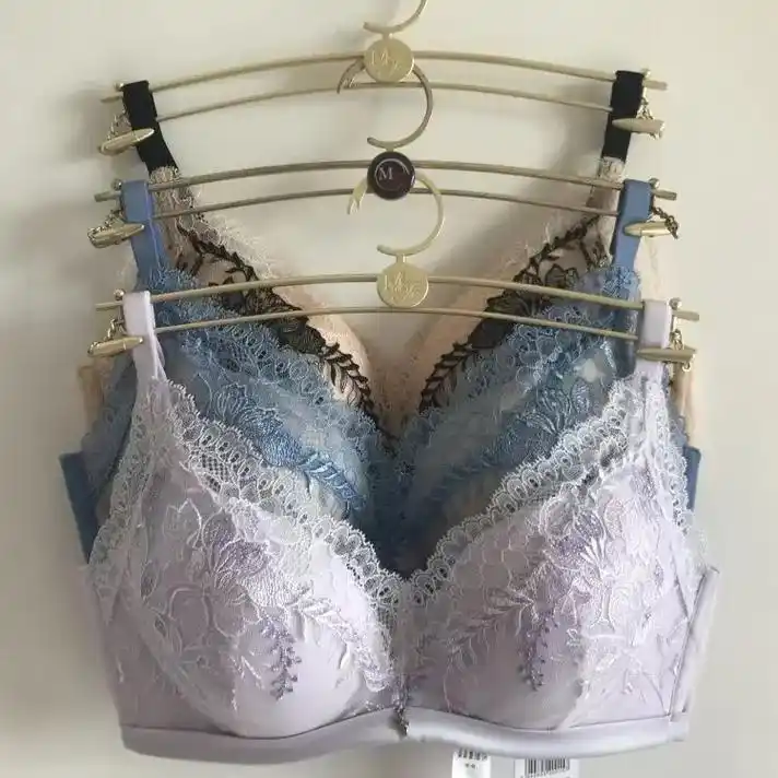 曼妮芬无钢圈蕾丝刺绣薄杯聚拢侧收文胸 - 抖音