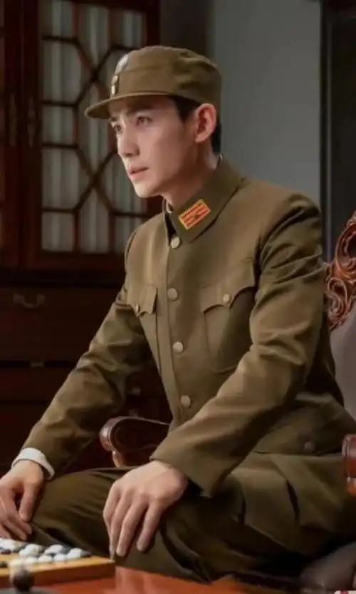 影视剧中男演员穿军装有多帅#    必须是加特林啊!朱一龙林楠笙yyds!