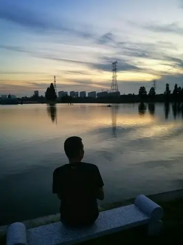 留个背影吧 现在冲动也没用 所有的一切 都要等马云老师的安排 吃什么