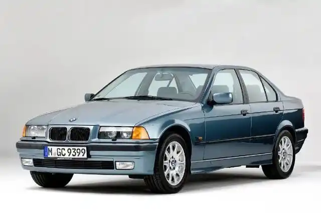 宝马寻找20年前生产的老款3系,如今这些车还在吗?