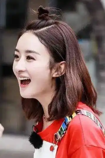 所以偏分的发型比较适合这类型的女孩子,这一条不光适用于圆脸型,方脸