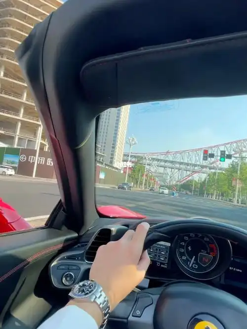 给我十块钱,我来接你下班#重庆租车 #重庆豪车租赁 #男孩子的快乐