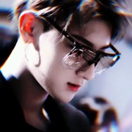 211.黄子韬头像(色散滤镜)