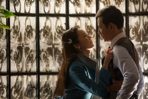 唐嫣探班《爸爸父亲爹》遇罗晋吕一"秀激情"