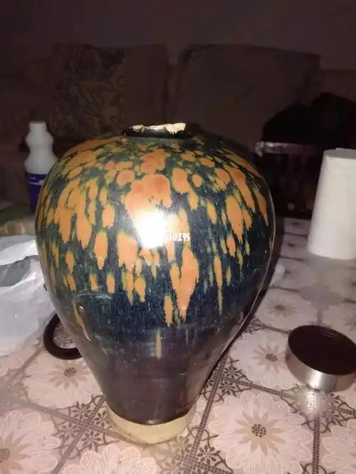 宋代铁锈斑梅瓶