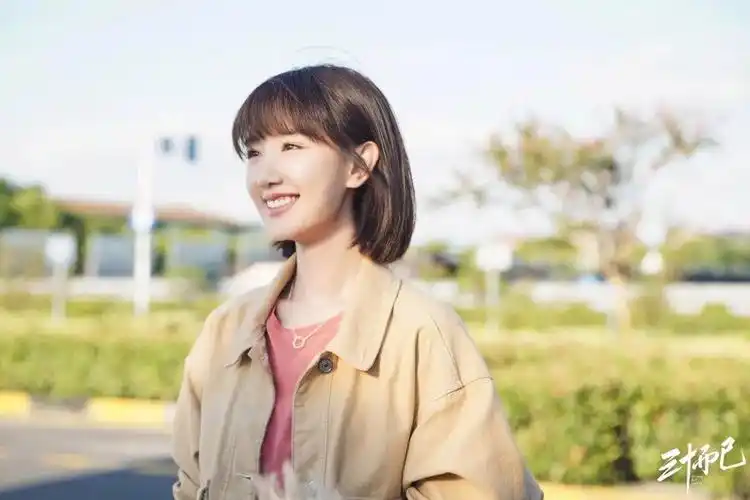 钟晓芹2021,主角开局2021年,在《乔家的儿女》中,毛晓彤饰演的乔三丽