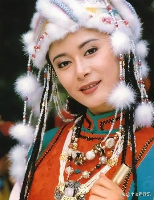 有传言称他与在《还珠格格》中饰演"塞娅公主"的张恒有染,两人默契的