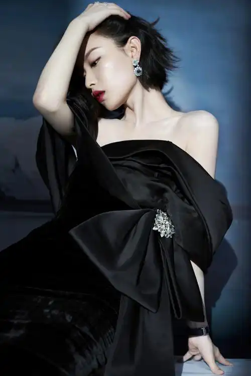 gq年度人物盛典##倪妮被喊回来拍照的表情好绝望##倪妮好绝