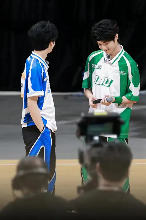 刘耀文得知翔霖一队后的反应#  只知道运动会 刘耀文严浩翔 这两溉怂