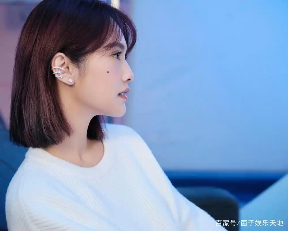 杨丞琳《以年为单位的爱情》歌曲mv,造型清新,让人沁人心脾!