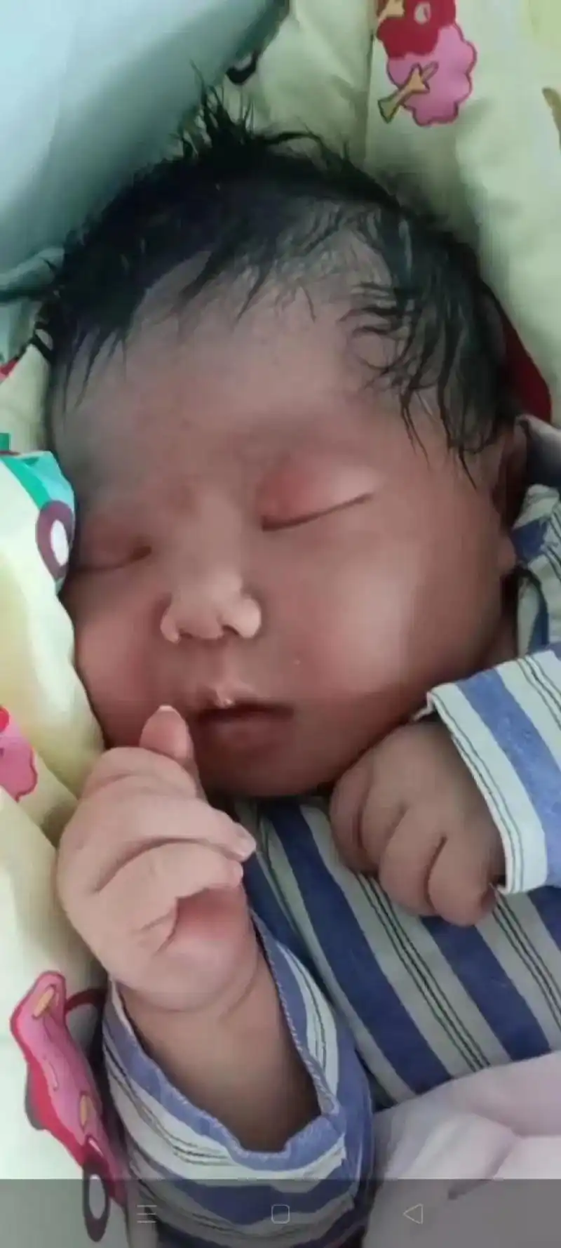 刚生下来十一斤的宝宝照片记录,闪亮登场,现在已经一周岁多了, - 抖音