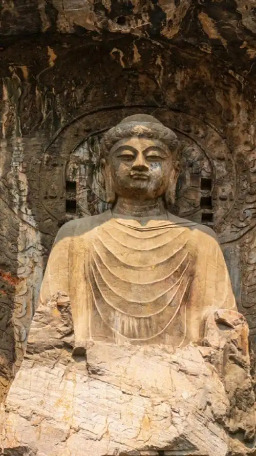 洛阳龙门石窟卢舍那大佛,是武则天根据自已的容貌仪态雕刻的佛像,以