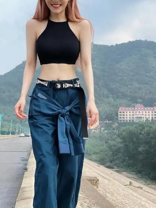 三年没吃过饼干?喻言这个腹肌马甲线,自律程度太绝了!