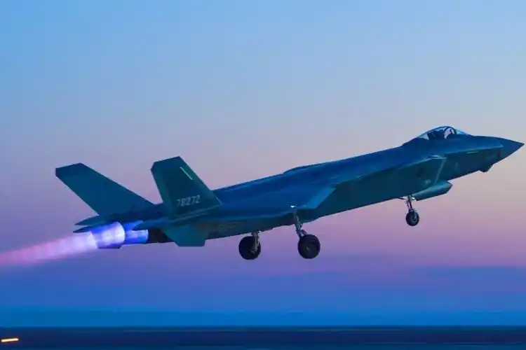 原创 全球五代机最短起飞距离,俄罗斯400米,美国0米,我国是多少?