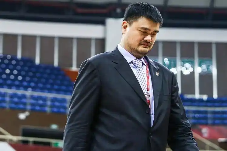 原创姚明父母年事已高却有一个心愿没完成姚明身价上亿也无能为力