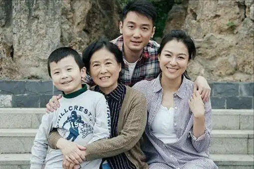 演员沈傲君被相爱10年的男友抛弃后转身嫁给外交官幸福美满