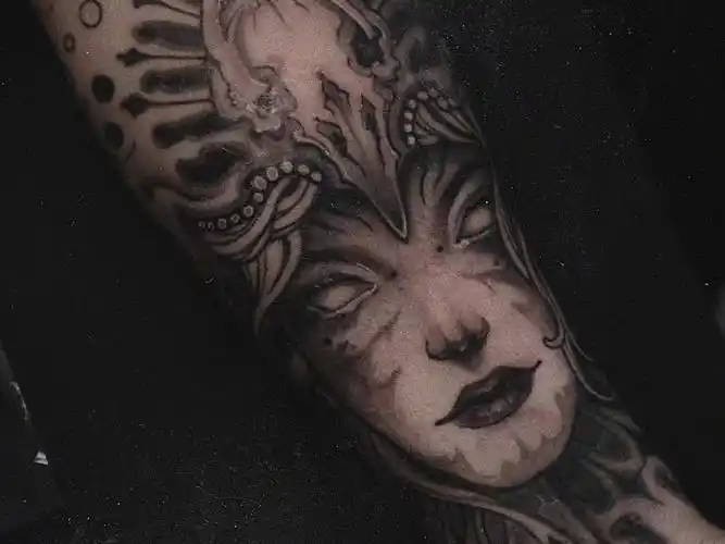 黑灰61school包小臂纹身设计