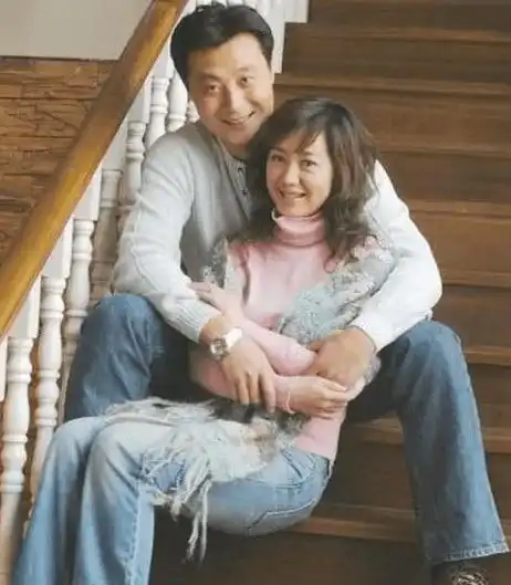 任程伟结婚仅话九块钱,成名之后也没有放弃妻子,一直十分恩爱_黄蕾