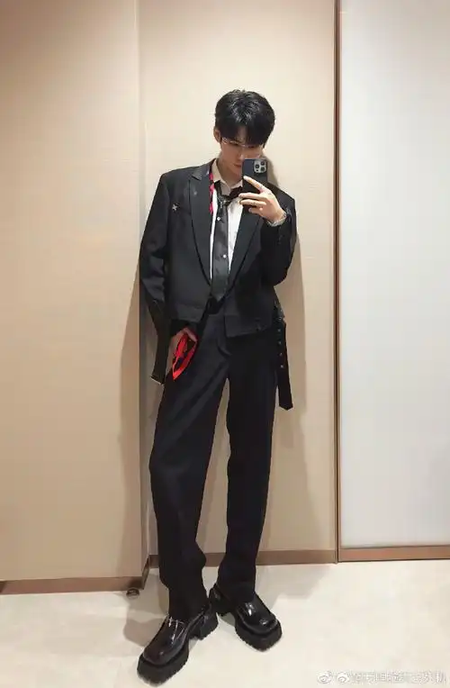 张真源西装雅痞绅士