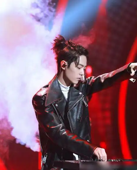 扎小啾啾都啥风格王俊凯超违和看到王一博是你二弟吧