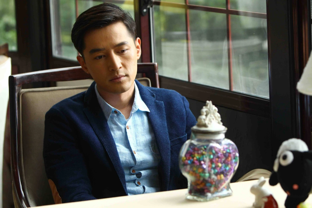 《大好时光》胡歌涂着烧灼红唇,穿上黑裙小跳梦露式的跳舞!