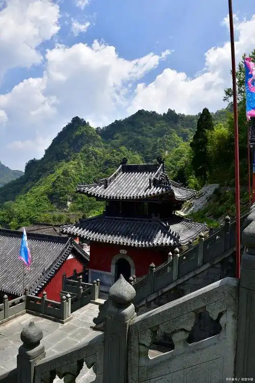 湖北十堰·武当山:道教圣地的自然奇观